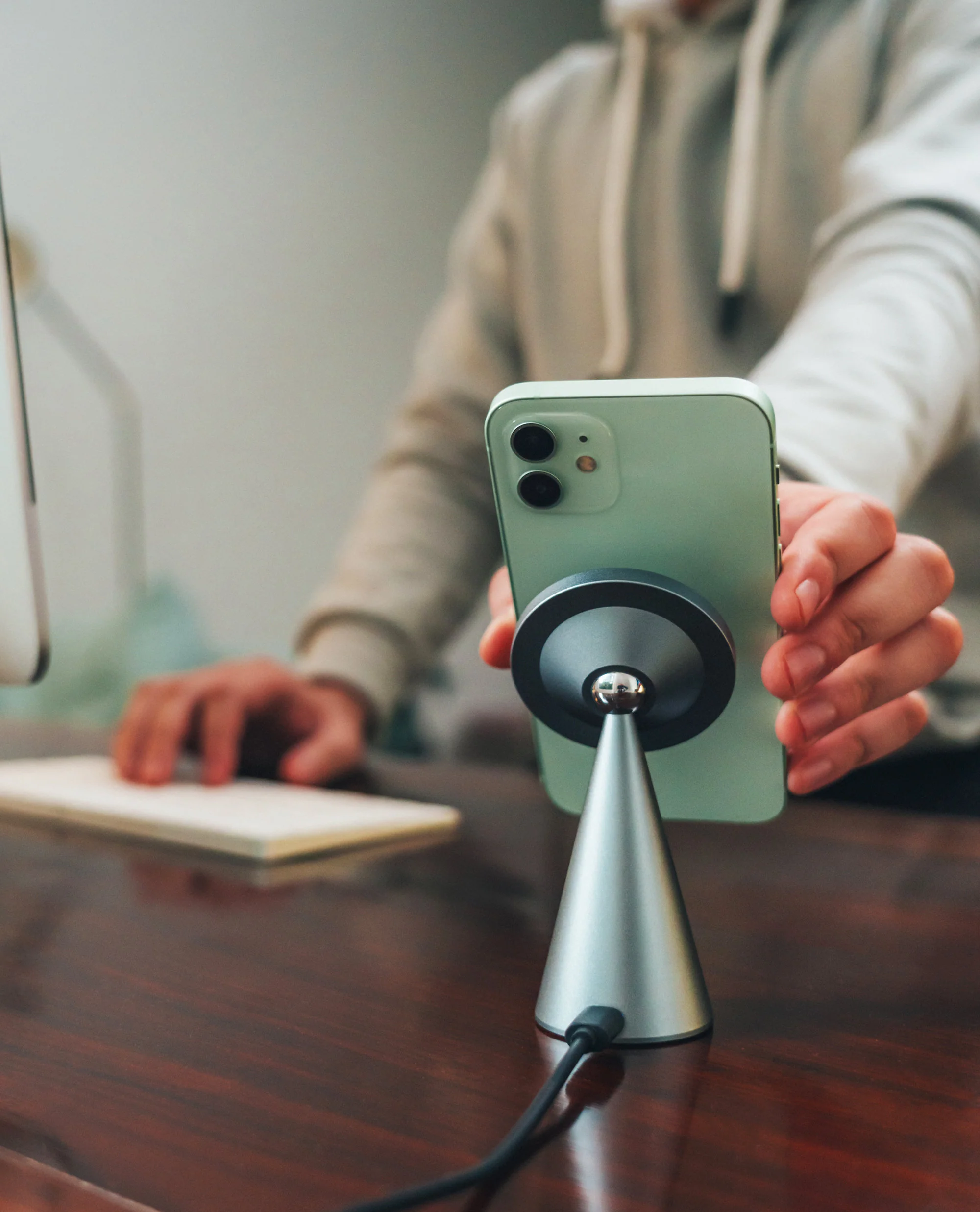 DailyObjects SURGE™ Max Conoid Magnetic Wireless Charger (15W) - Image 3